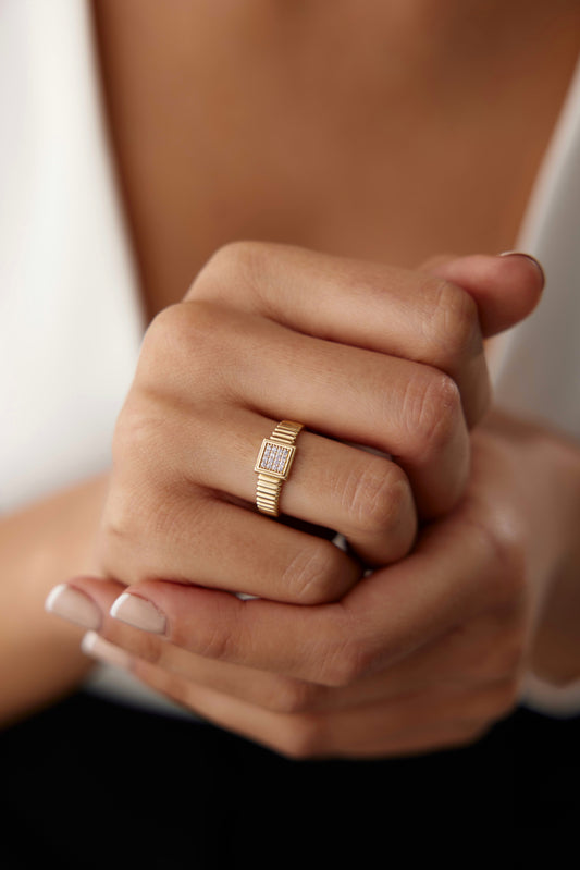 Tırtıklı Kare Yüzük