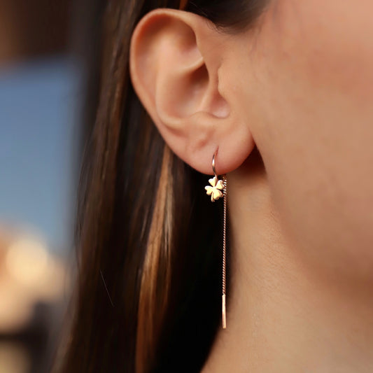 Mengeçli yonca küpeler