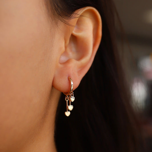 Üçlü Sallantılı Kalp Küpe